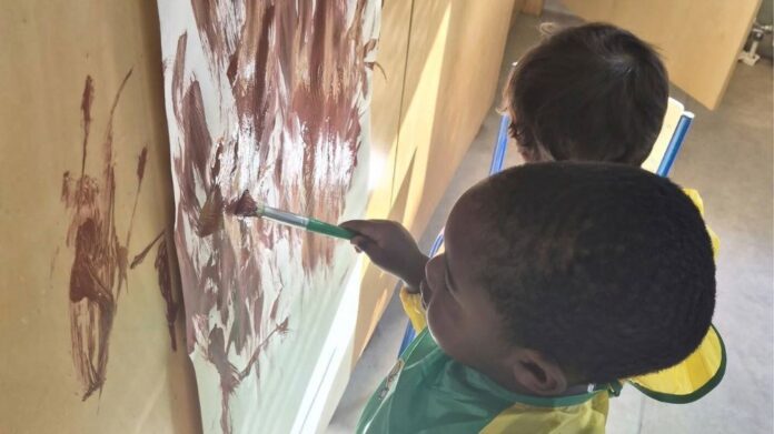 Os meninos vestem as salas do CIDACL com as cores de Outono Os meninos vestem as salas do CIDACL com as cores de Outono
