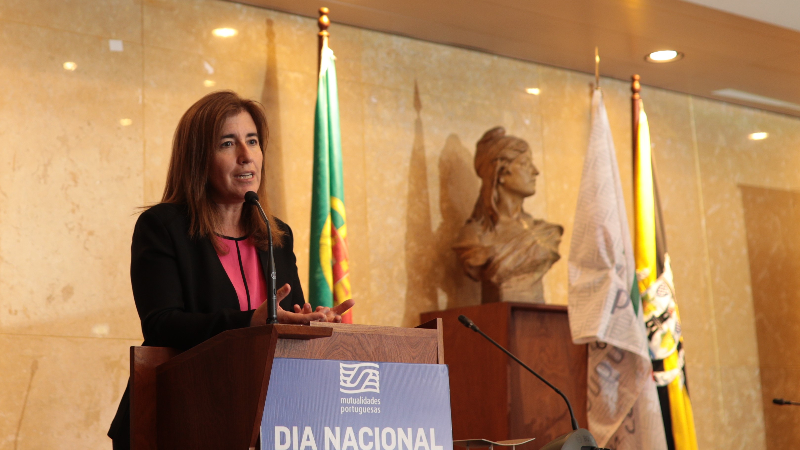 ANA MENDES GODINHO 1000jpg 222A3771 EDITADA
