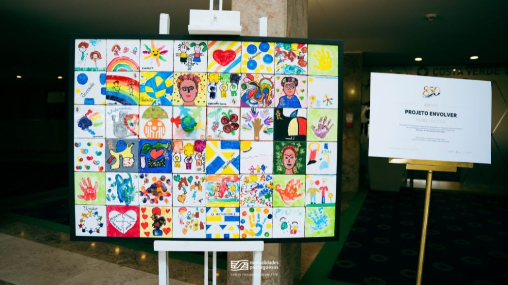 Painel de azulejos celebra Dia Mundial da Criança e 850 Anos de Mutualismo em Portugal