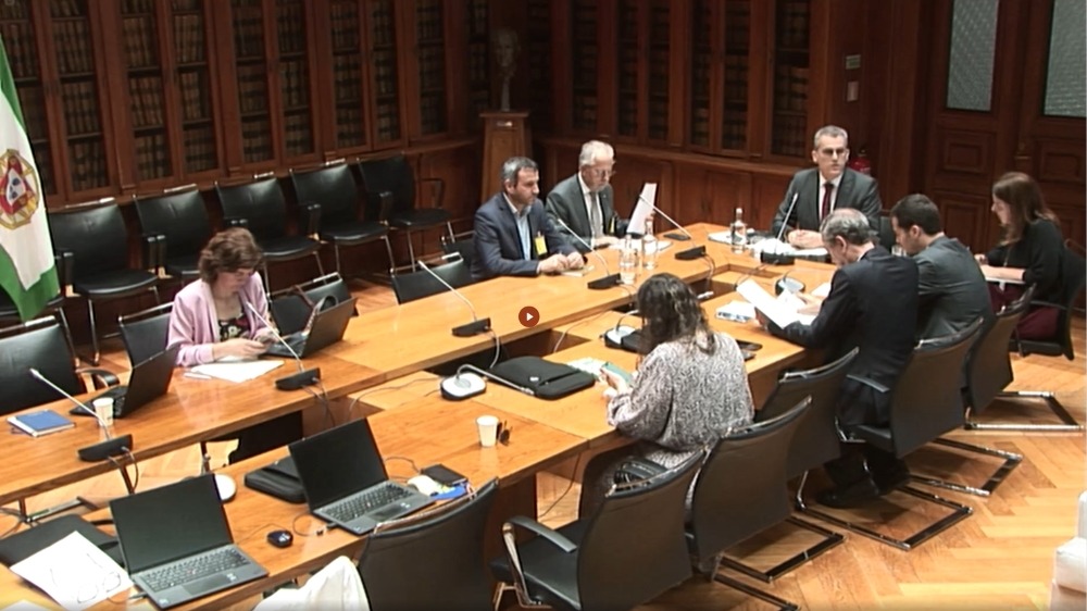 UMP na Assembleia da República a abordar o dossiê dos internamentos sociais.